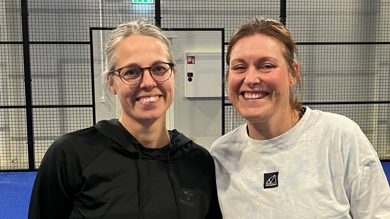 Sara-og-Sanne-8660-padel-holdtræning